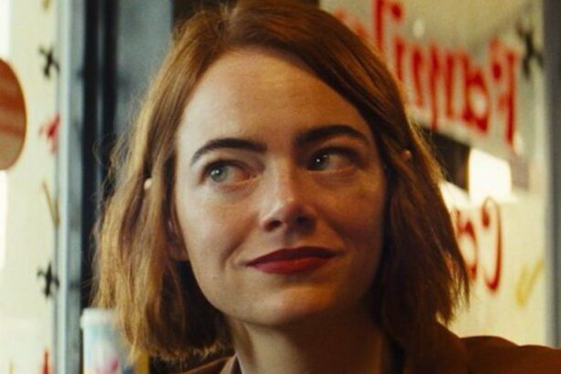 Emma Stone rocked a wig at 62nd NYFF event.