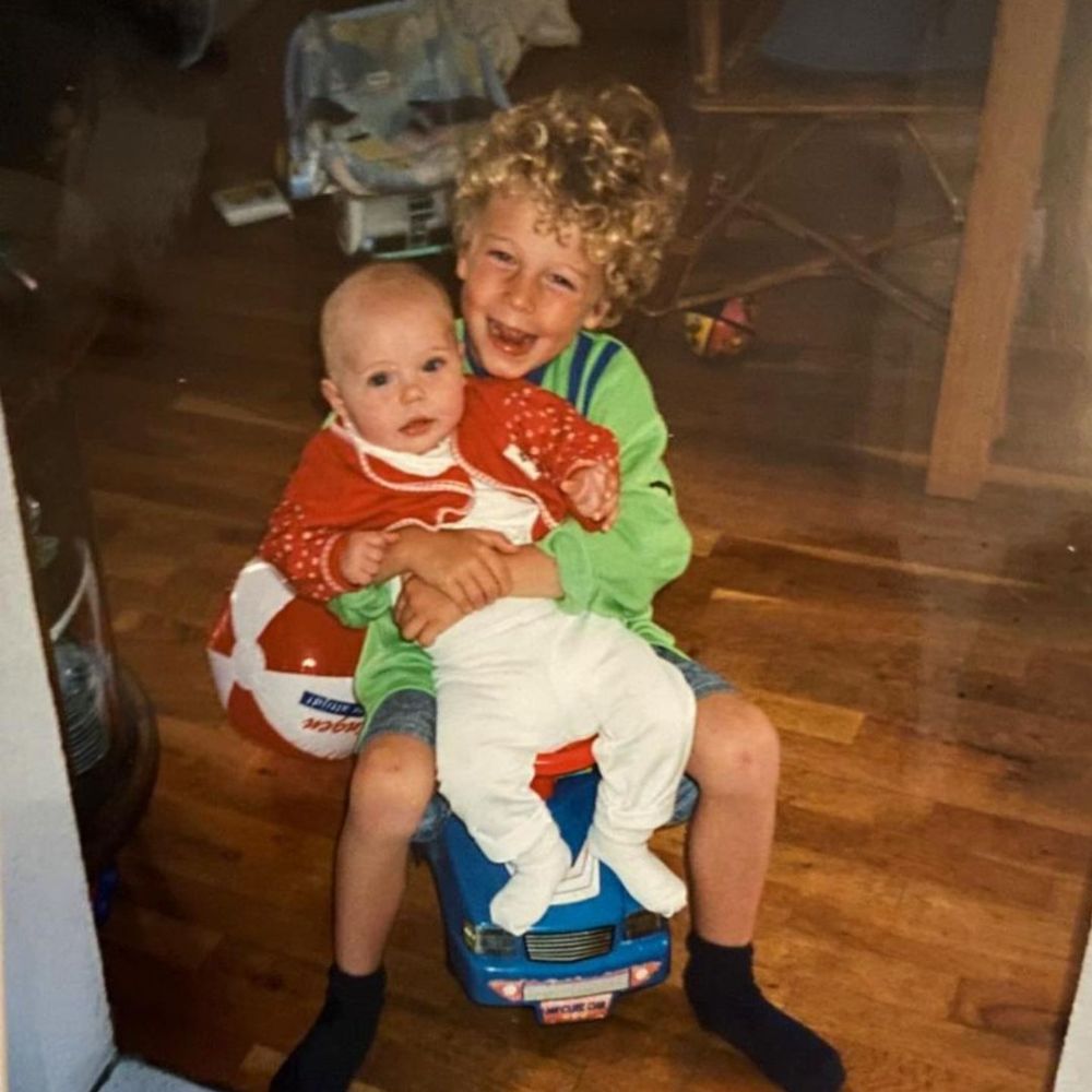 Jutta Leerdam and her brother childhood picture